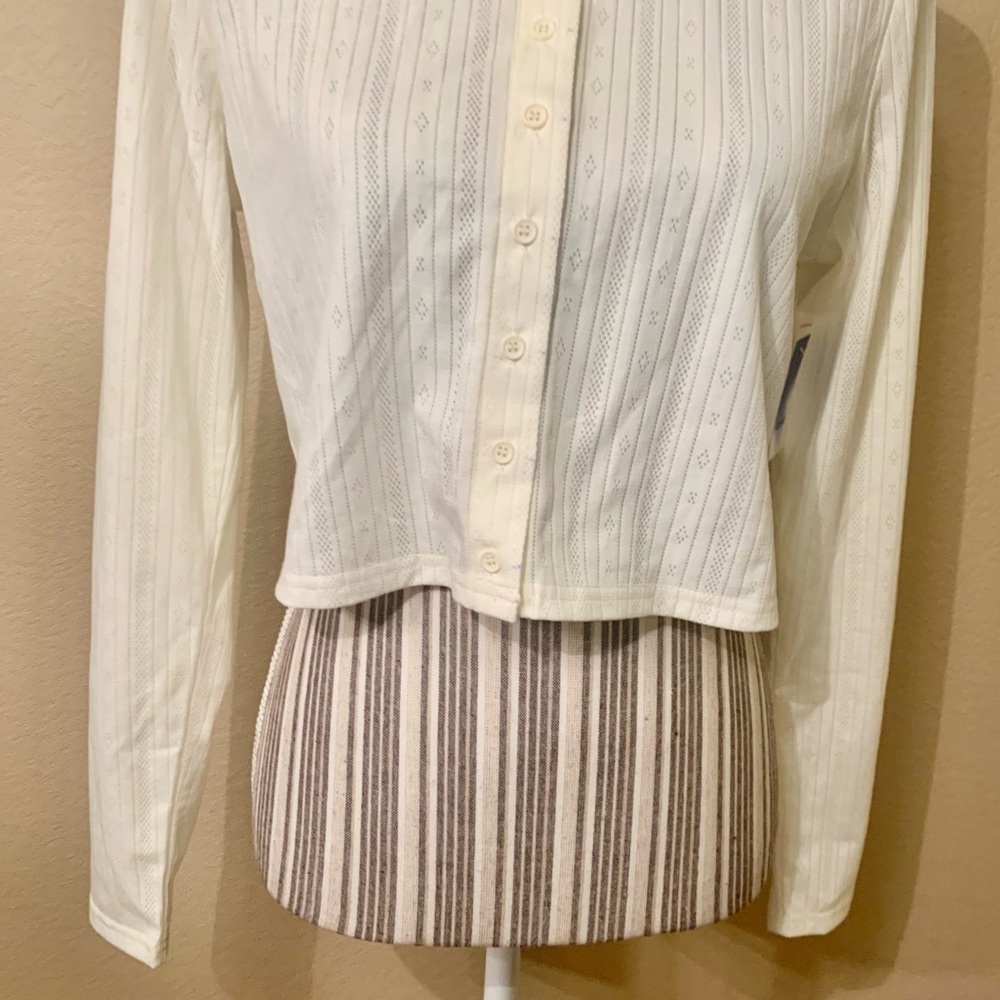 NWT Crop Top Large Abound Cream Geometric Long Sleeved ButtonUp Collar - Picture 3 of 13
